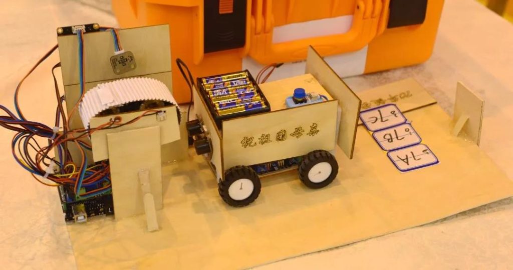 比賽作品創(chuàng)客小車