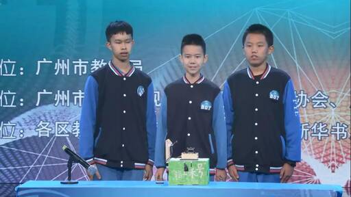 選手認真講述自己的作品