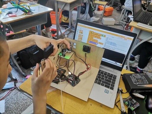 僅僅需要等待短短幾十秒，就能拿到與自己設計的分毫不差的結構件，使將自己的創意變為現實。