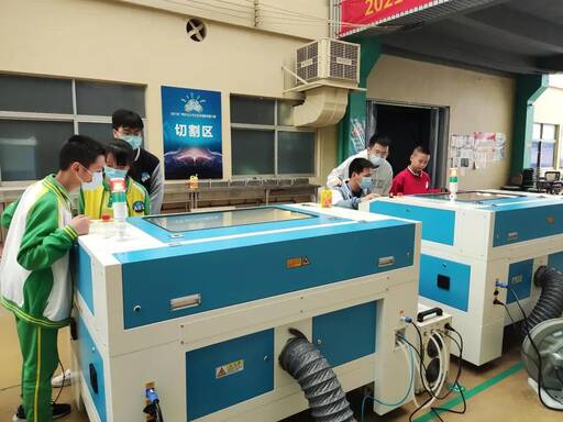 選手使用雷宇激光切割機