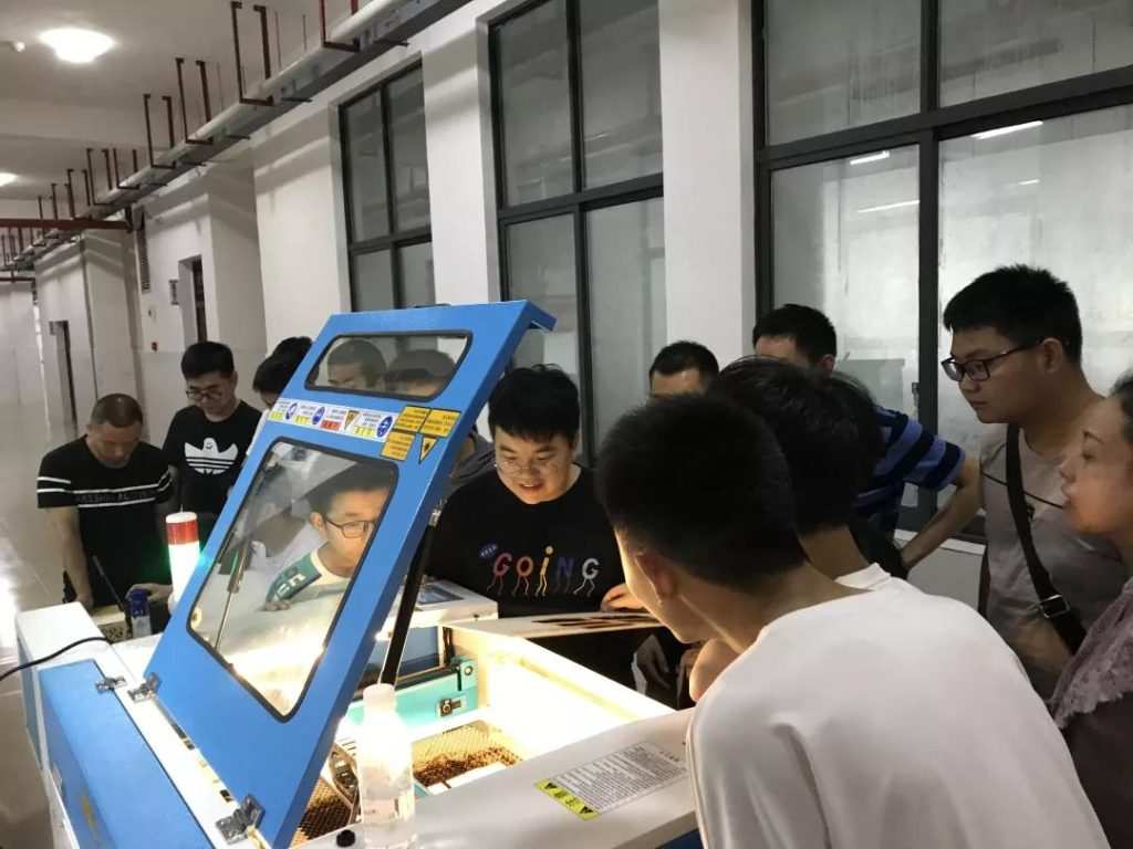 認真學習激光切割機操作