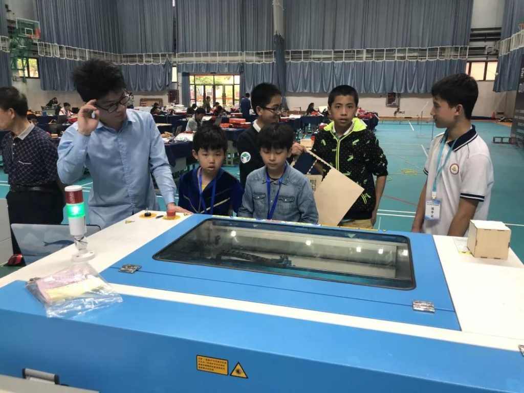 小創客們整體水平都非常高，從選題到創作，從想象到化為實物，一切井井有條、循序漸進，看著小創客們胸有成竹，勢在必得的樣子，相信現場的工作人員、評審們都會深深地被感染。“智造”是一件充滿激情和樂趣的事。