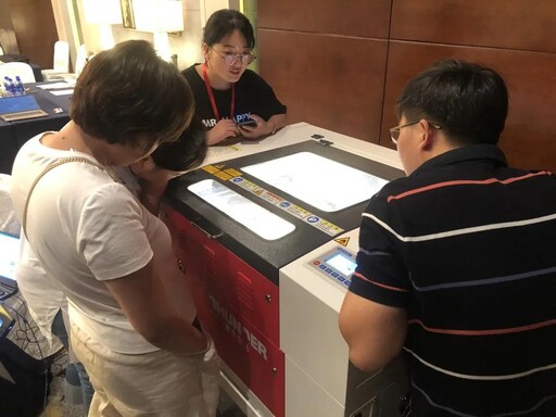 使用激光切割機，來一場說造就造的體驗。