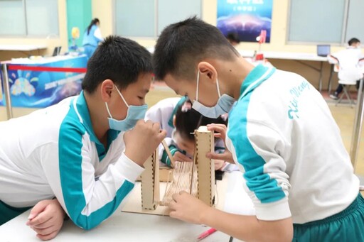 分工合作的創客們