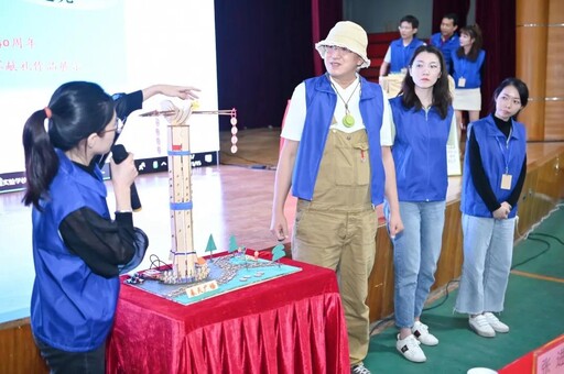 創客教師展示自己的作品