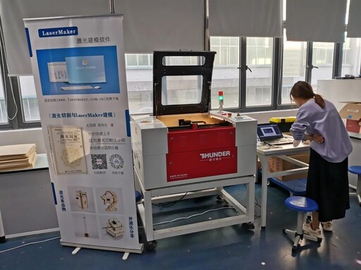 雷宇帶著樂造匠助力此次活動的現場創客馬拉