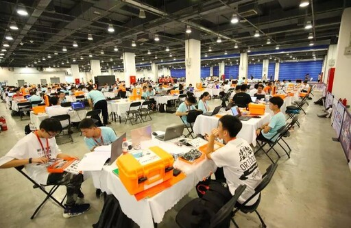 本次比賽采用的是現場制作的方式，分為初中組和高中組。