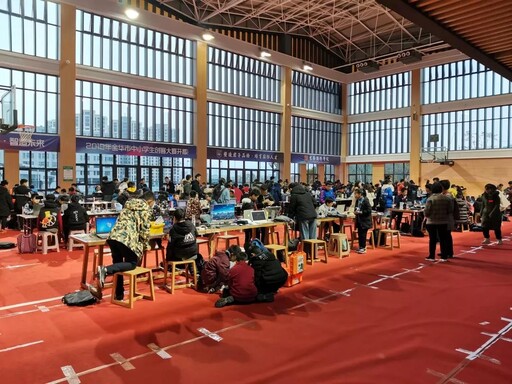 比賽現場熱火朝天