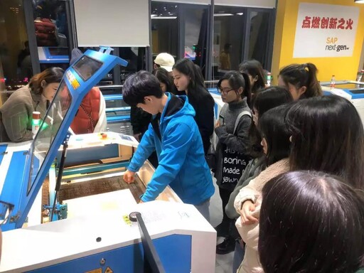 此次創(chuàng)新設計馬拉松的時長限制為24小時，比賽從12號早上開始