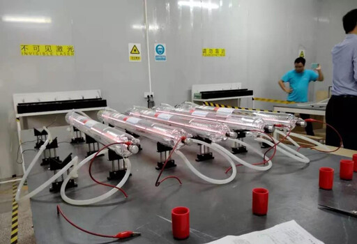 每一個激光管進行測試