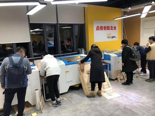 設計師們從確定主題開始便都投入十二分精力構思、設計、制作自己的作品