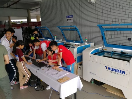 雷小宇快樂地忙碌著