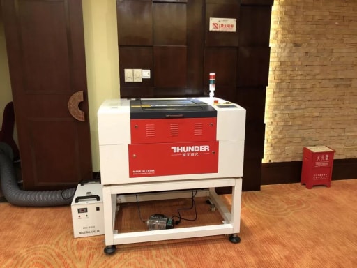 雷宇攜激光切割機樂造匠助力第十二期創客教育教師研修班暨第二屆深圳教師創客馬拉松挑戰賽。