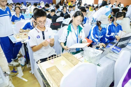 雷宇與創趣天地助力第二十三屆海南省學生信息素養提升實踐活動