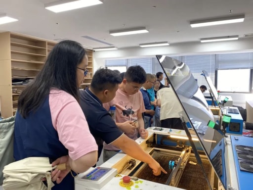 熱烈歡迎廣東省中職學校教師一行來我司參觀交流