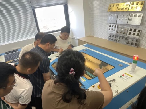 熱烈歡迎廣州市從化區(qū)“基于激光切割的創(chuàng)意智造項目”教師一行蒞臨我司開展研修活動！