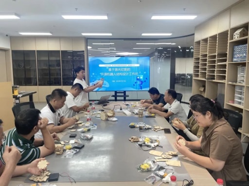 熱烈歡迎廣州市從化區(qū)“基于激光切割的創(chuàng)意智造項目”教師一行蒞臨我司開展研修活動！